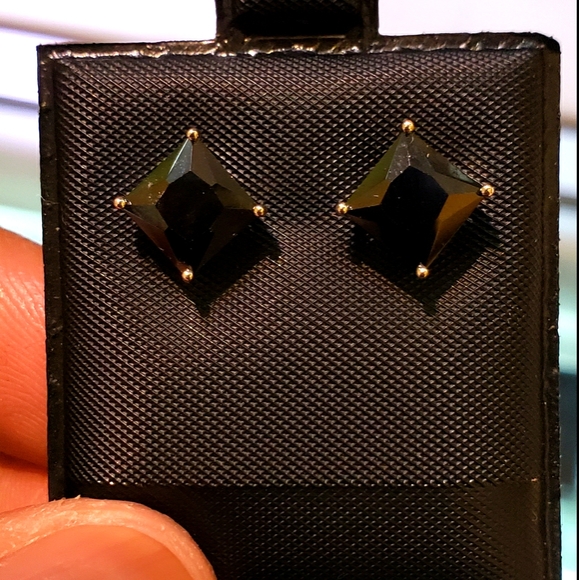 Earrings - Picture 1 of 1